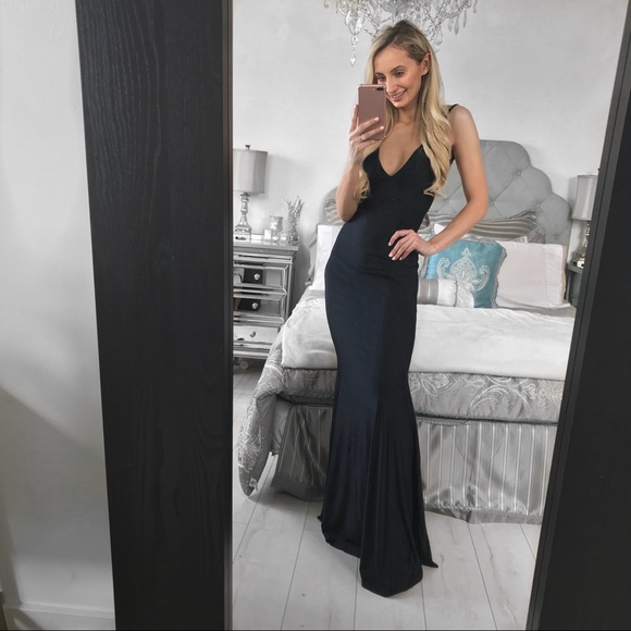 Black V-Neck Halter Maxi Bodycon Backless Dress - Picture 4 of 9